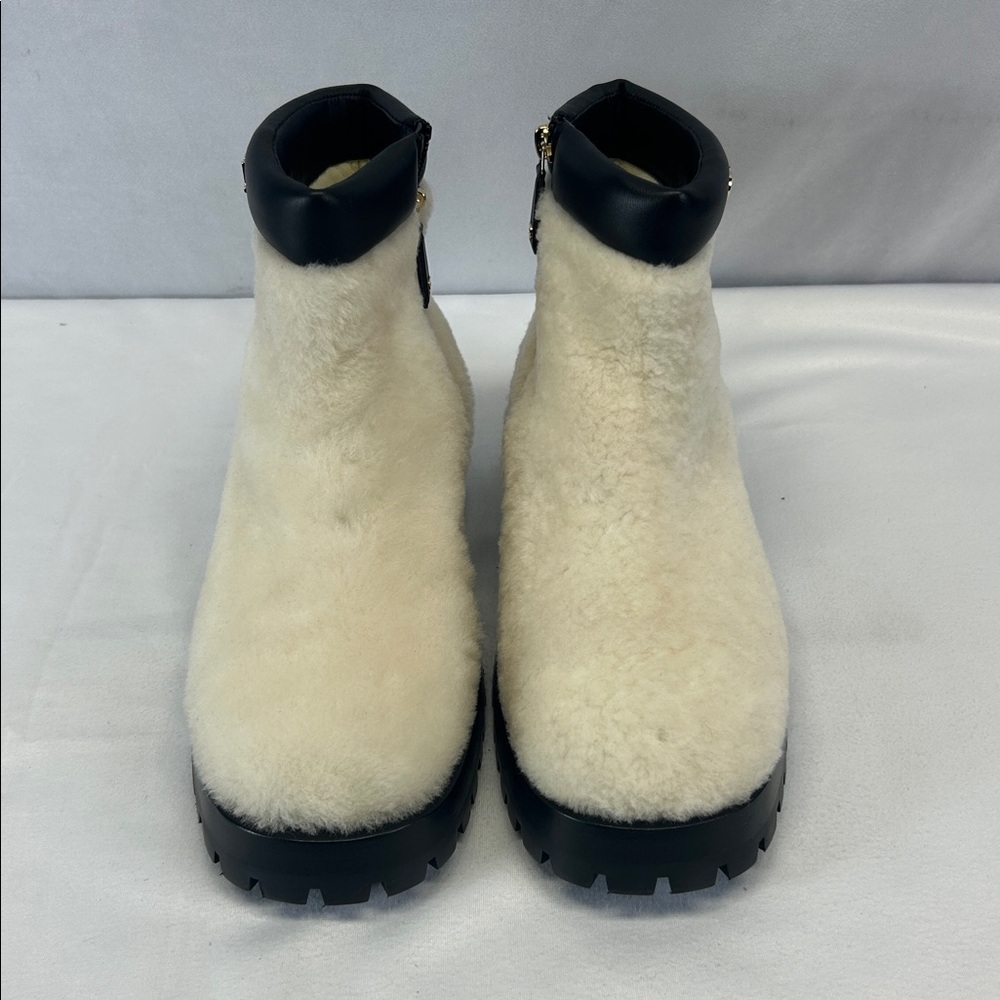 Chanel Shearling Lambskin Ivory Metal Logo Ankle Winter - Picture 4 of 14